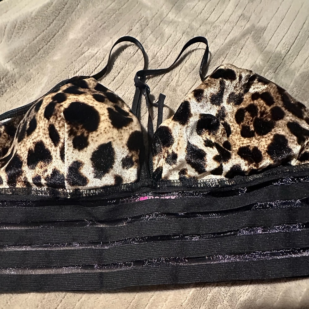 Cute booty cheetah print bra